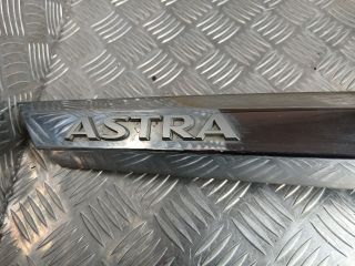bontott OPEL ASTRA H Csomagtérajtó Díszléc