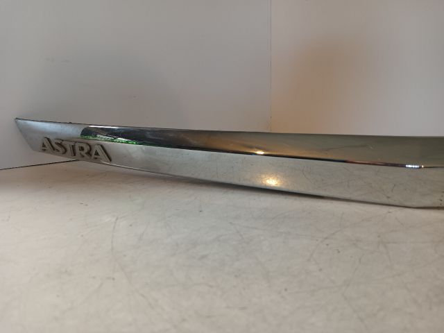 bontott OPEL ASTRA H Csomagtérajtó Díszléc