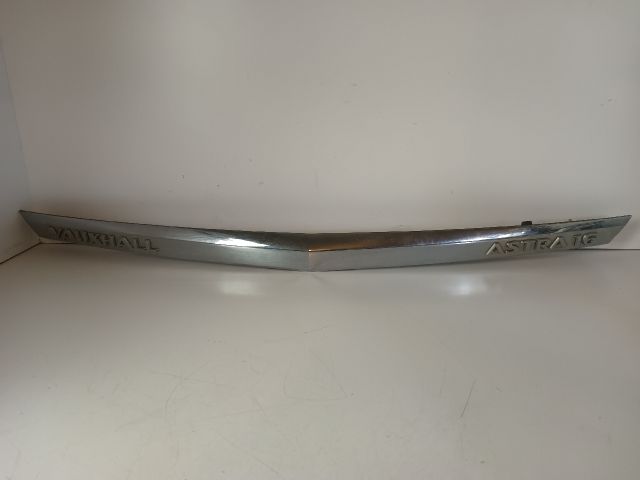 bontott OPEL ASTRA H Csomagtérajtó Díszléc