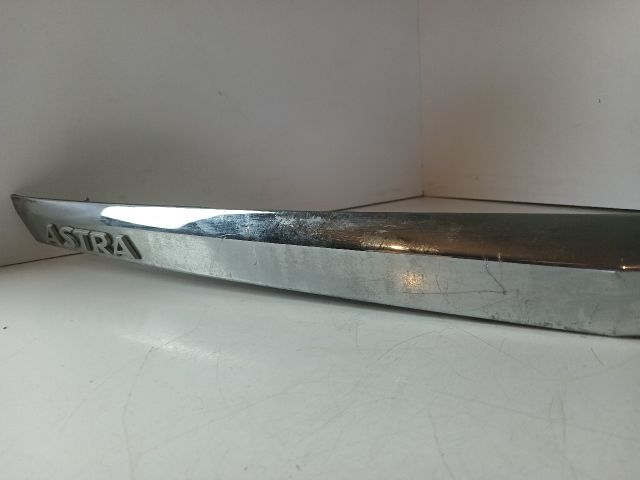 bontott OPEL ASTRA H Csomagtérajtó Díszléc