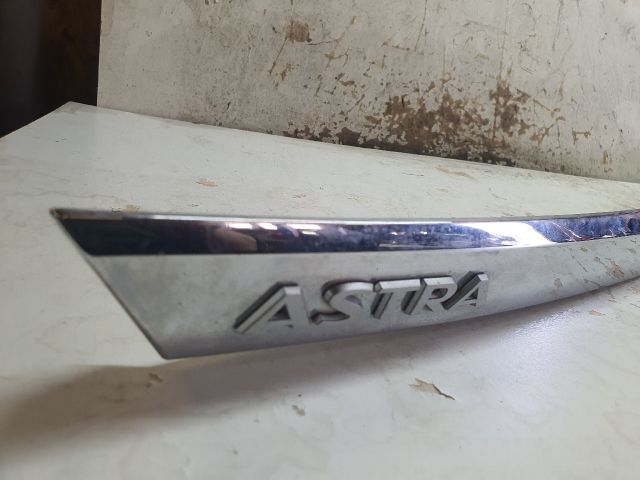 bontott OPEL ASTRA H Csomagtérajtó Díszléc