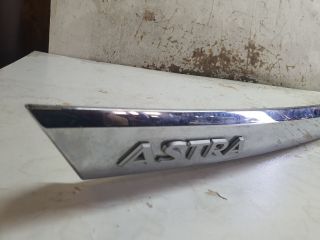 bontott OPEL ASTRA H Csomagtérajtó Díszléc