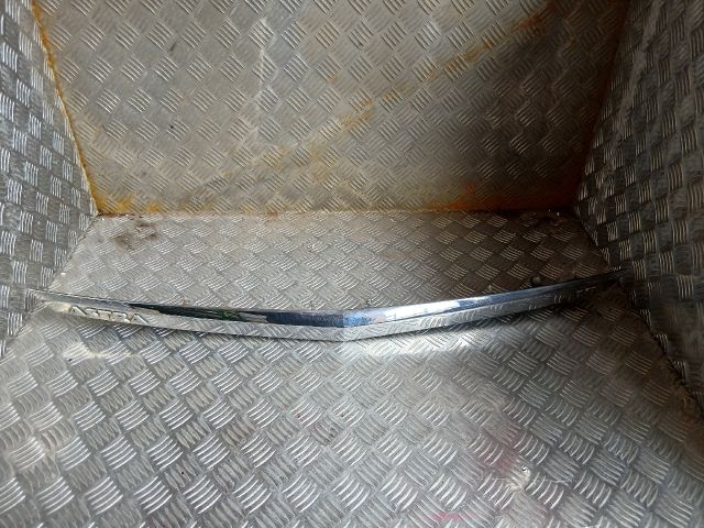 bontott OPEL ASTRA H Csomagtérajtó Díszléc