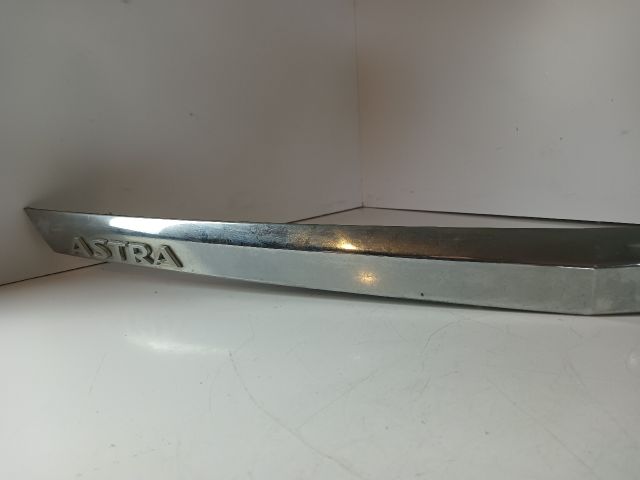 bontott OPEL ASTRA H Csomagtérajtó Díszléc