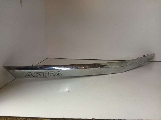 bontott OPEL ASTRA H Csomagtérajtó Díszléc