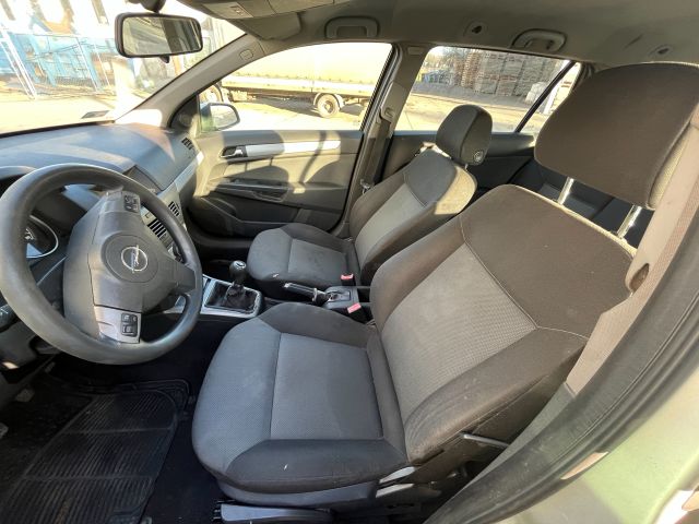 bontott OPEL ASTRA H Csomagtérajtó Gumikéder