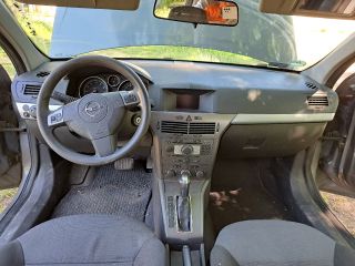 bontott OPEL ASTRA H Csomagtérajtó Motor