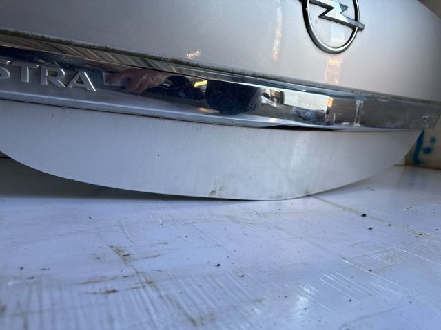 bontott OPEL ASTRA H Csomagtérajtó (Részeivel)