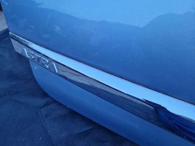 bontott OPEL ASTRA H Csomagtérajtó (Részeivel)