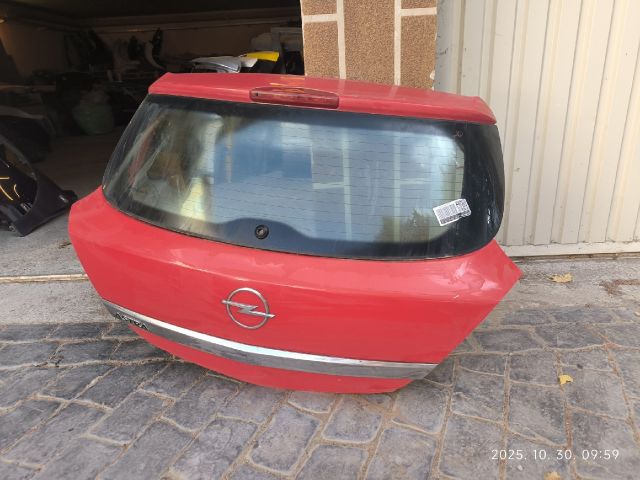 bontott OPEL ASTRA H Csomagtérajtó (Részeivel)