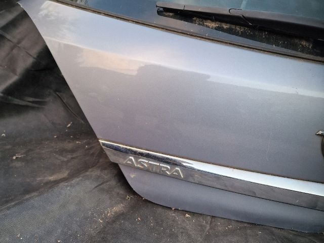 bontott OPEL ASTRA H Csomagtérajtó (Részeivel)