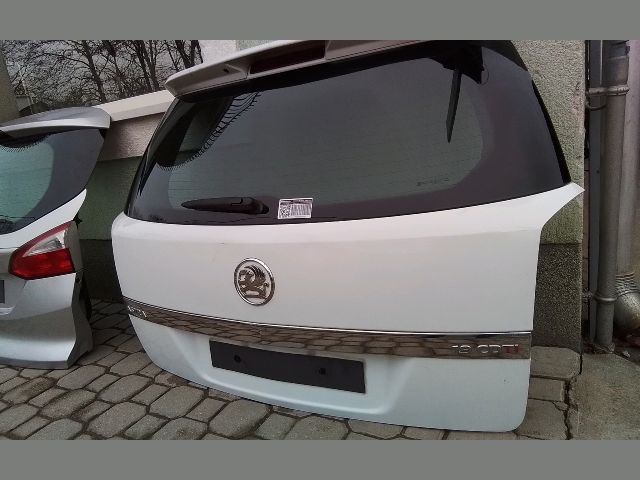 bontott OPEL ASTRA H Csomagtérajtó (Részeivel)