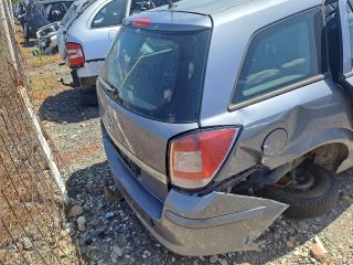 bontott OPEL ASTRA H Csomagtérajtó (Részeivel)