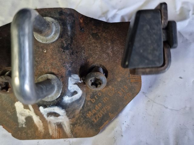 bontott OPEL ASTRA H Csomagtérajtó Ütköző