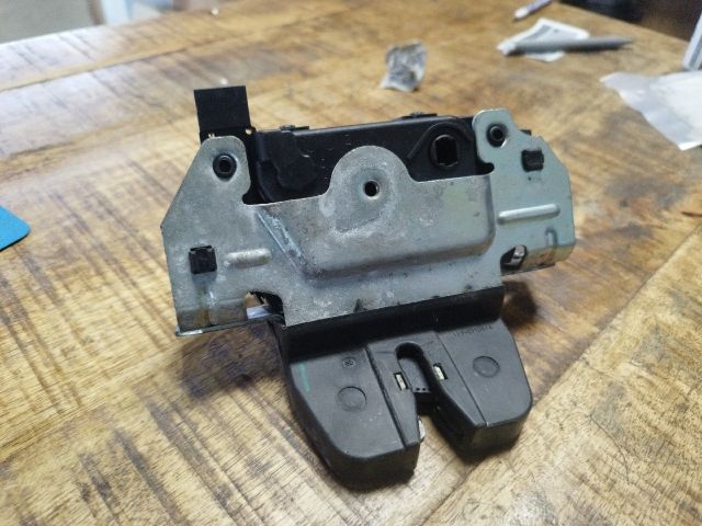 bontott OPEL ASTRA H Csomagtérajtó Zárszerkezet