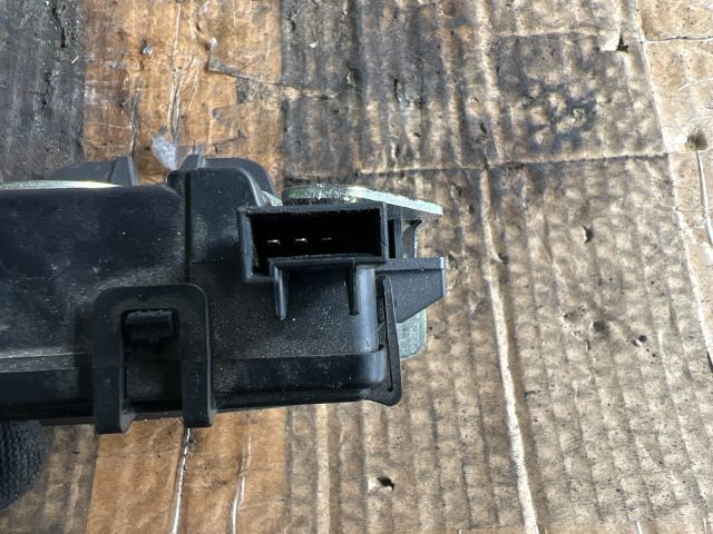 bontott OPEL ASTRA H Csomagtérajtó Zárszerkezet