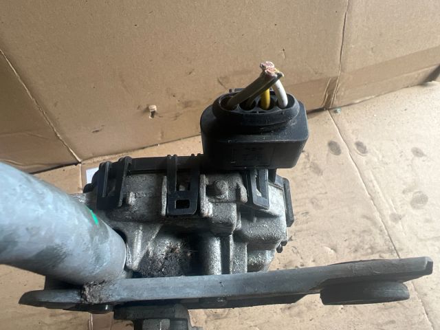 bontott OPEL ASTRA H Első Ablaktörlő Szerkezet Motorral