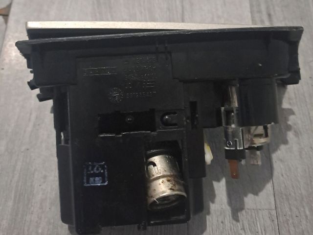 bontott OPEL ASTRA H Első Hamutartó