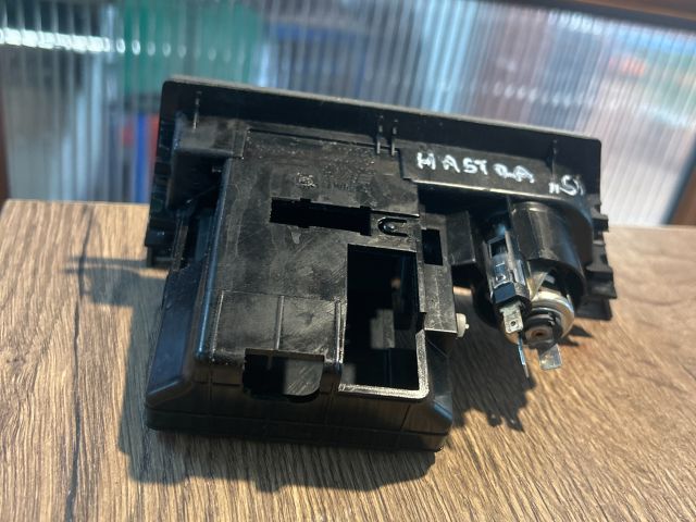 bontott OPEL ASTRA H Első Hamutartó