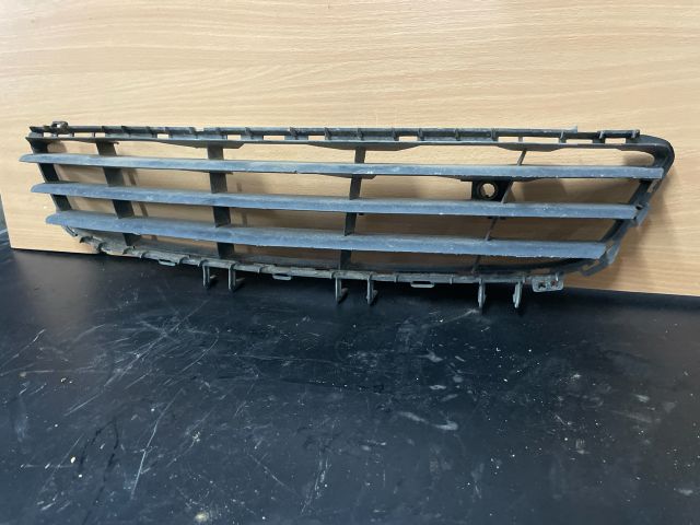 bontott OPEL ASTRA H Első Lökhárító Alsó Középső Díszrács