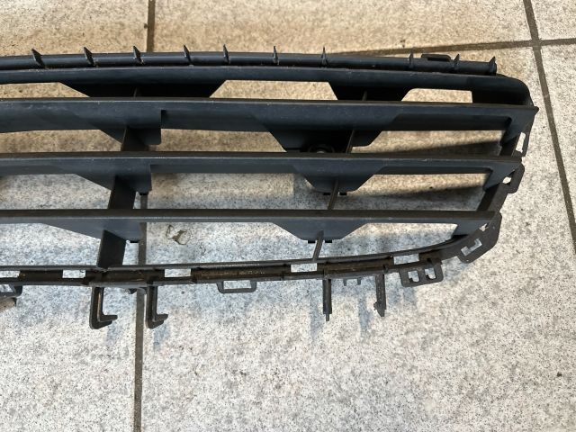 bontott OPEL ASTRA H Első Lökhárító Alsó Középső Díszrács