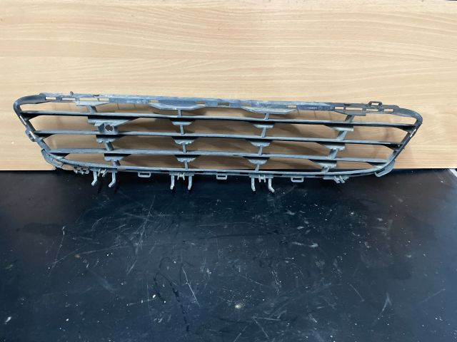 bontott OPEL ASTRA H Első Lökhárító Alsó Középső Díszrács