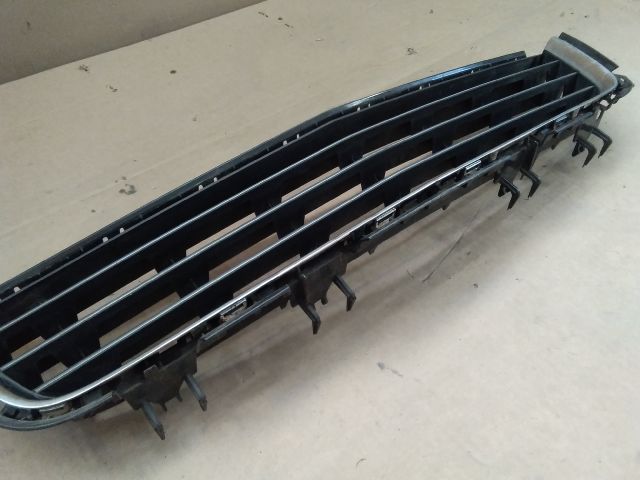 bontott OPEL ASTRA H Első Lökhárító Alsó Középső Díszrács