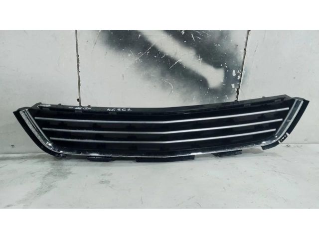 bontott OPEL ASTRA H Első Lökhárító Alsó Középső Díszrács