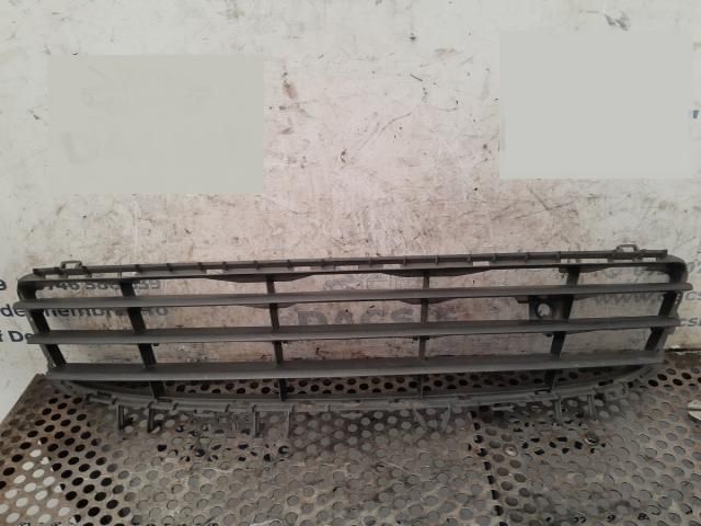 bontott OPEL ASTRA H Első Lökhárító Alsó Középső Díszrács