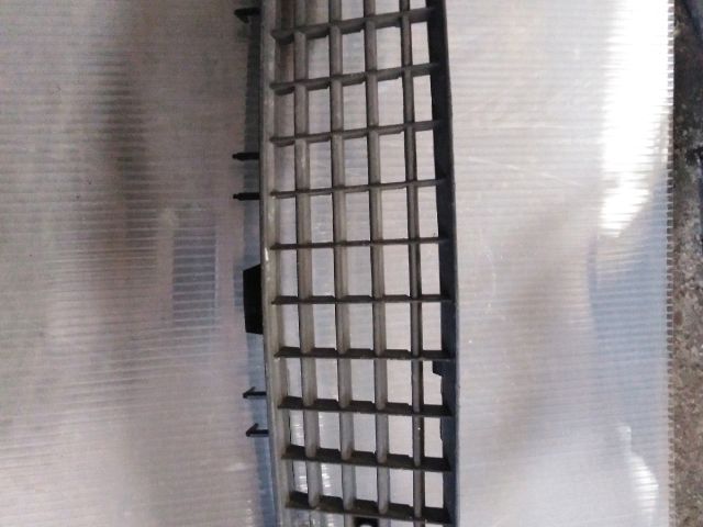 bontott OPEL ASTRA H Első Lökhárító Alsó Középső Díszrács