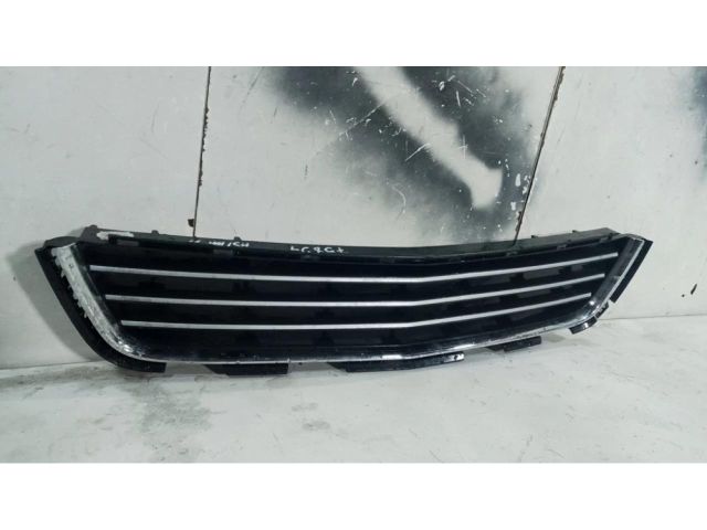 bontott OPEL ASTRA H Első Lökhárító Alsó Középső Díszrács