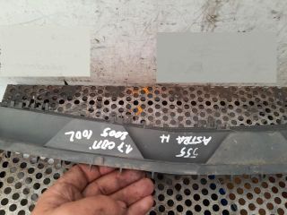 bontott OPEL ASTRA H Első Lökhárító Alsó Középső Díszrács