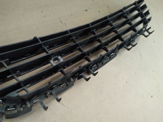 bontott OPEL ASTRA H Első Lökhárító Alsó Középső Díszrács