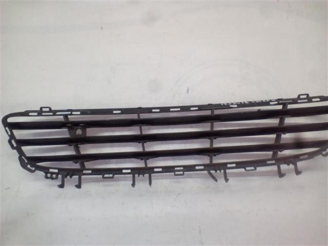 bontott OPEL ASTRA H Első Lökhárító Alsó Középső Díszrács