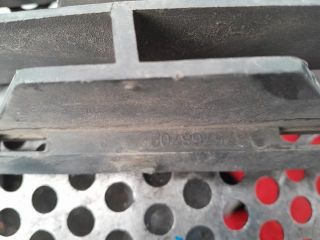 bontott OPEL ASTRA H Első Lökhárító Alsó Középső Díszrács