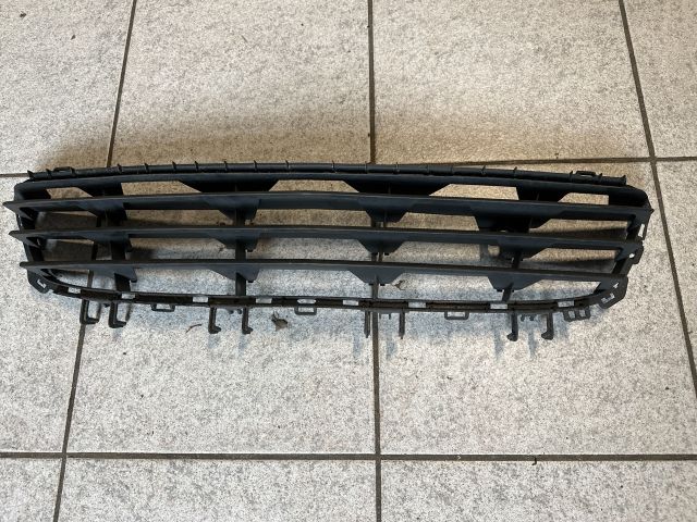 bontott OPEL ASTRA H Első Lökhárító Alsó Középső Díszrács