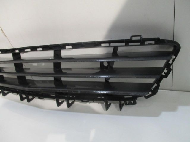 bontott OPEL ASTRA H Első Lökhárító Alsó Középső Díszrács