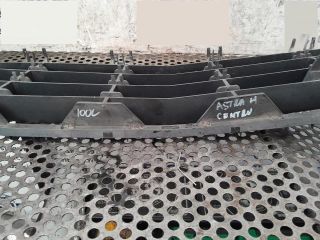 bontott OPEL ASTRA H Első Lökhárító Alsó Középső Díszrács