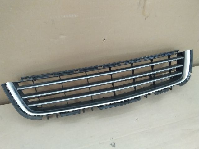 bontott OPEL ASTRA H Első Lökhárító Alsó Középső Díszrács