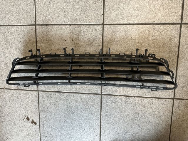 bontott OPEL ASTRA H Első Lökhárító Alsó Középső Díszrács