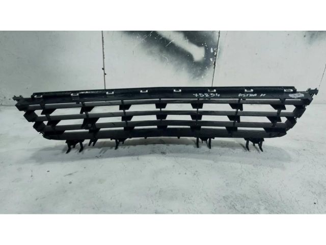 bontott OPEL ASTRA H Első Lökhárító Alsó Középső Díszrács