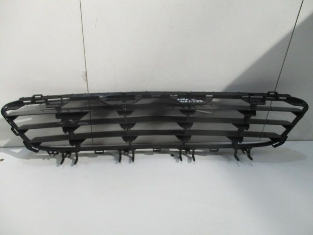 bontott OPEL ASTRA H Első Lökhárító Alsó Középső Díszrács