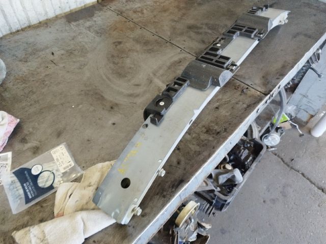 bontott OPEL ASTRA H Első Lökhárító Merevítő (Fém)