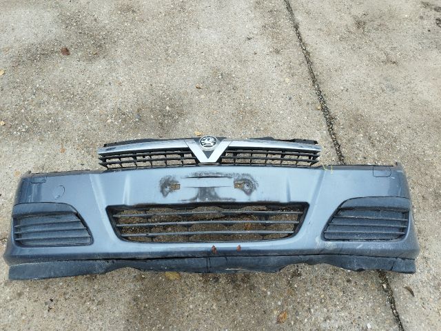 bontott OPEL ASTRA H Első Lökhárító (Részeivel)