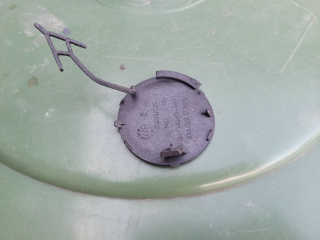 bontott OPEL ASTRA H Első Vonószem Burkolat