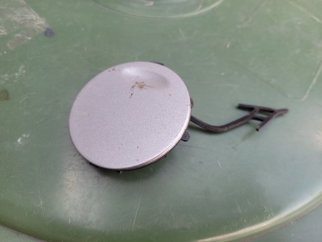 bontott OPEL ASTRA H Első Vonószem Burkolat