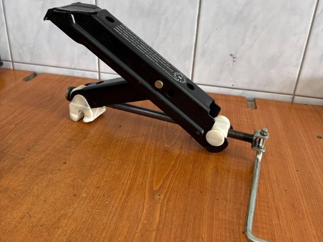 bontott OPEL ASTRA H Emelő