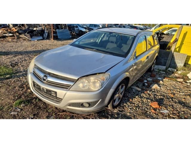 bontott OPEL ASTRA H Felső Hűtőburkolat