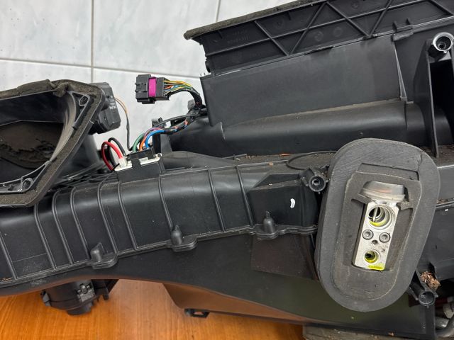 bontott OPEL ASTRA H Fűtés Box