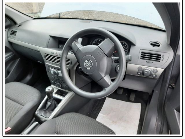 bontott OPEL ASTRA H Hátsó középső Biztonsági Öv Csat